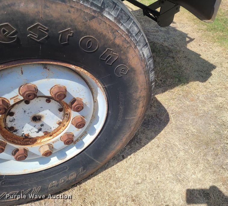 image for item FC9042 2002 Mack RD8886S  well service truck