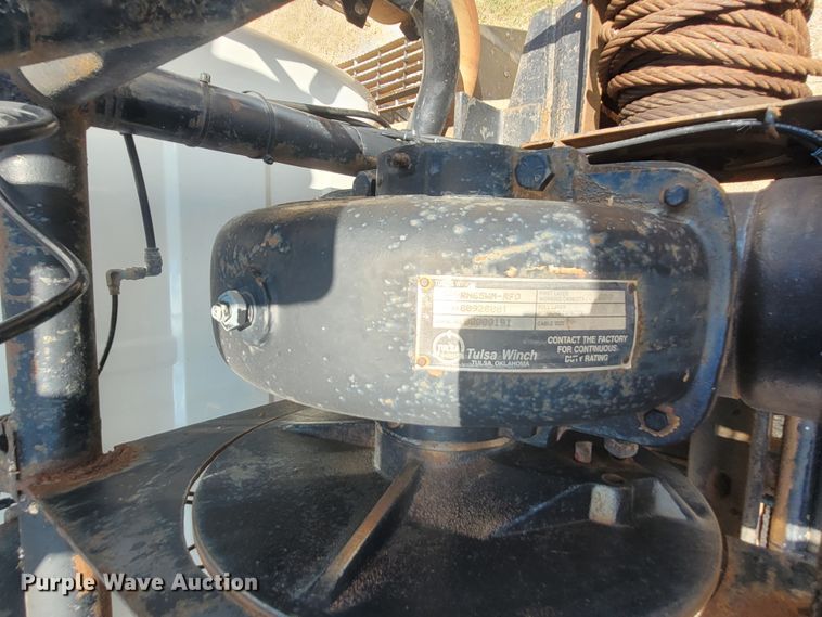 image for item FC9042 2002 Mack RD8886S  well service truck