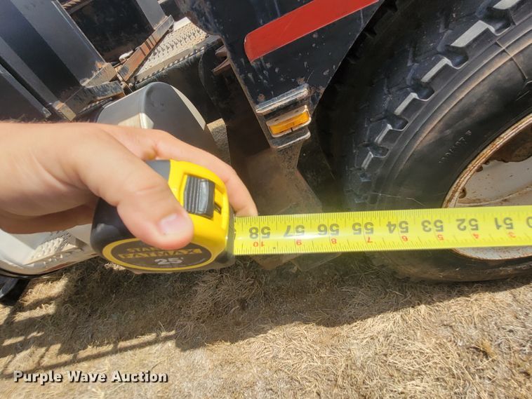 image for item FC9042 2002 Mack RD8886S  well service truck