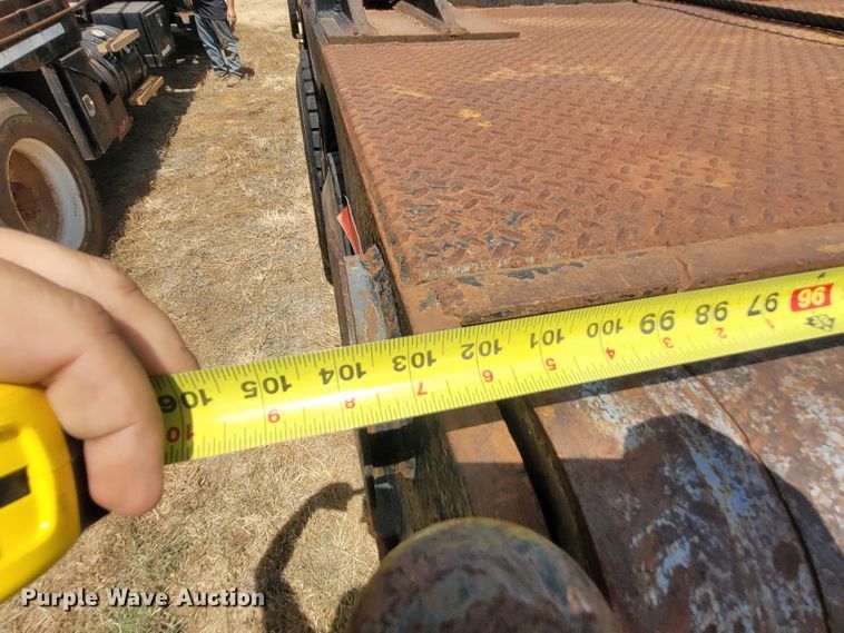 image for item FC9042 2002 Mack RD8886S  well service truck