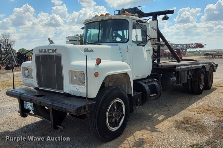 image for item FC9043 1980 Mack  winch truck