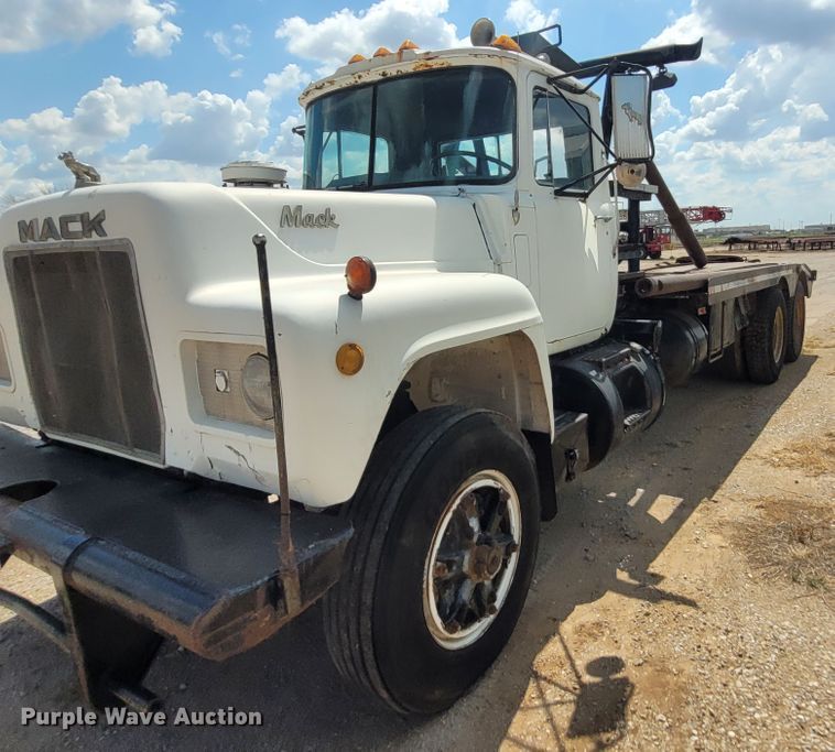 image for item FC9043 1980 Mack  winch truck