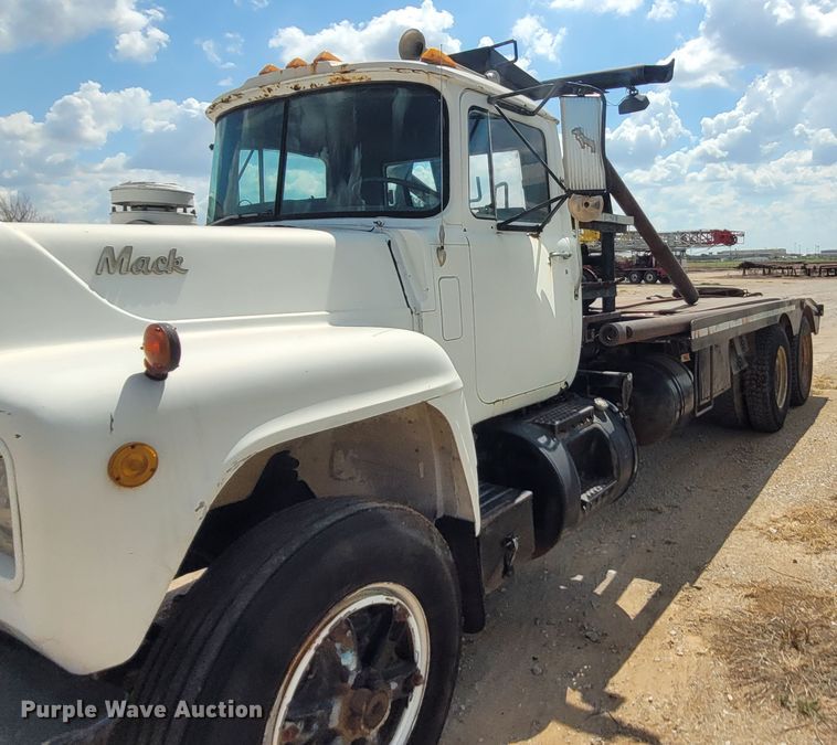 image for item FC9043 1980 Mack  winch truck