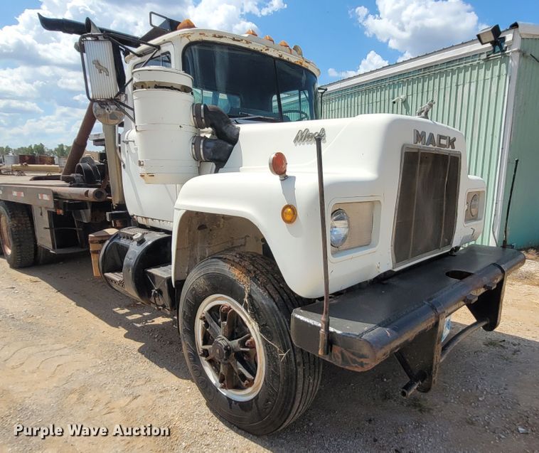 image for item FC9043 1980 Mack  winch truck