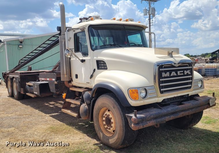 image for item FC9044 2007 Mack CV713  winch truck