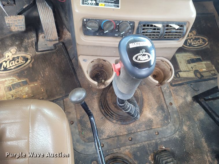 image for item FC9044 2007 Mack CV713  winch truck