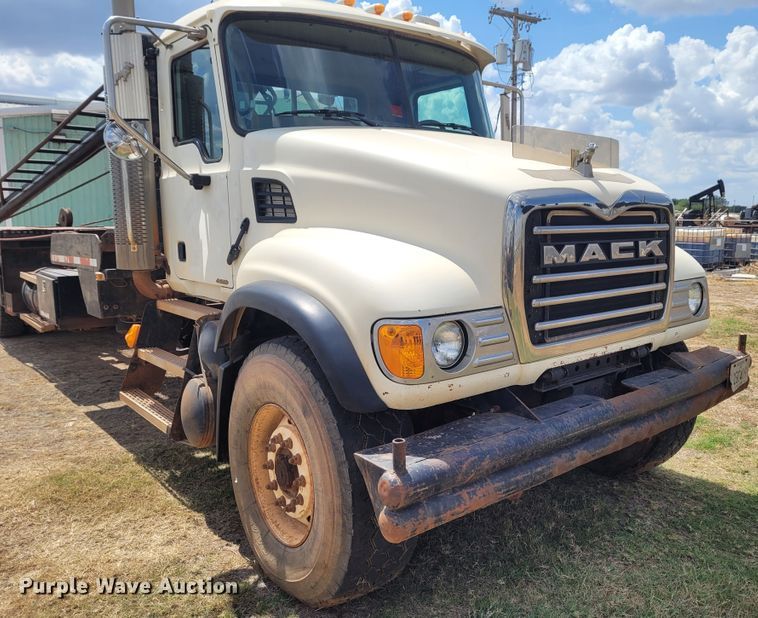 image for item FC9044 2007 Mack CV713  winch truck