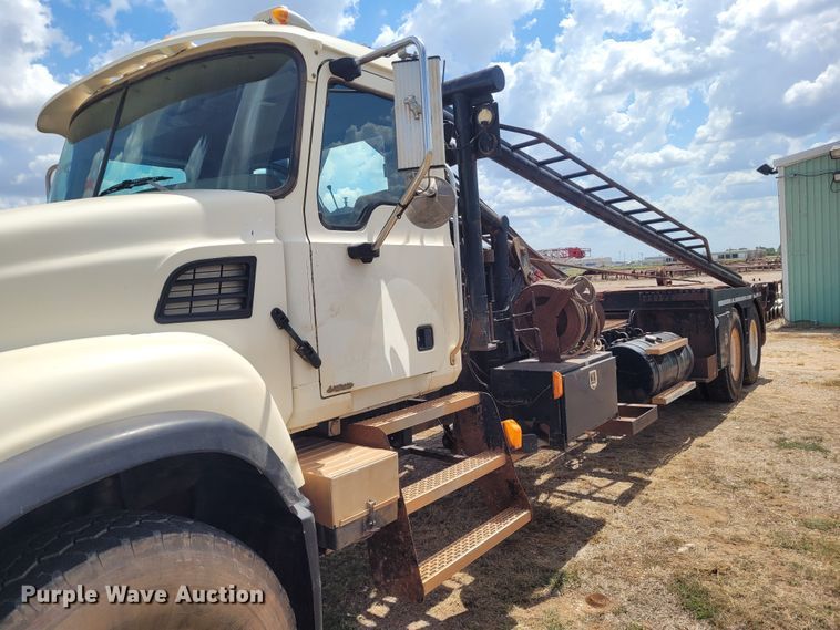 image for item FC9044 2007 Mack CV713  winch truck