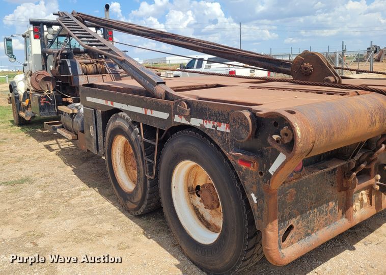 image for item FC9044 2007 Mack CV713  winch truck