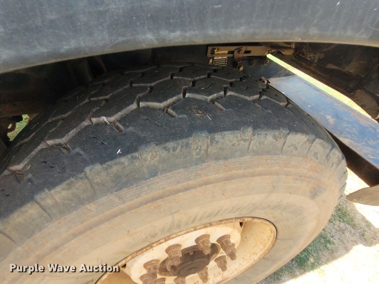 image for item FC9044 2007 Mack CV713  winch truck