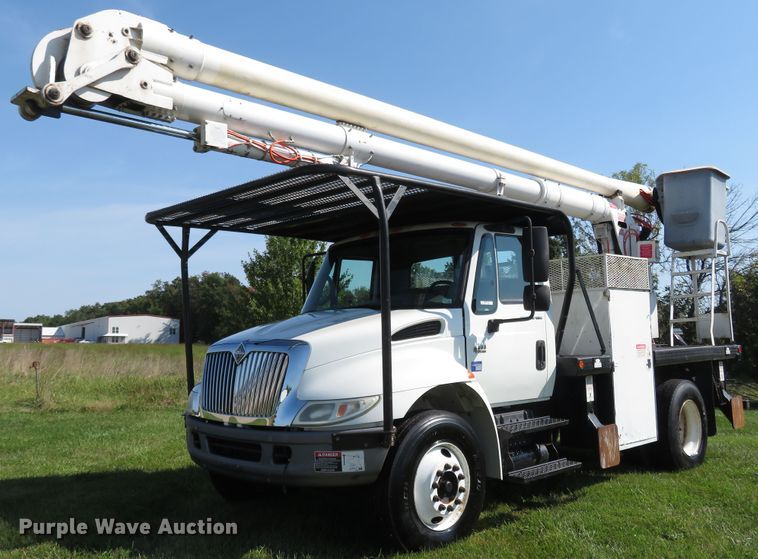 image for item FP9398 2005 International 4300  forestry bucket truck