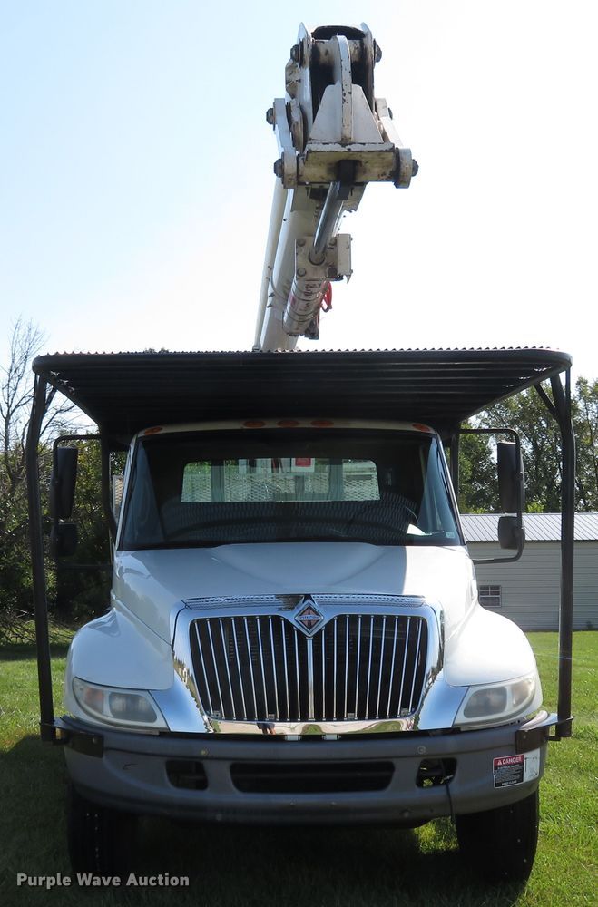 image for item FP9398 2005 International 4300  forestry bucket truck