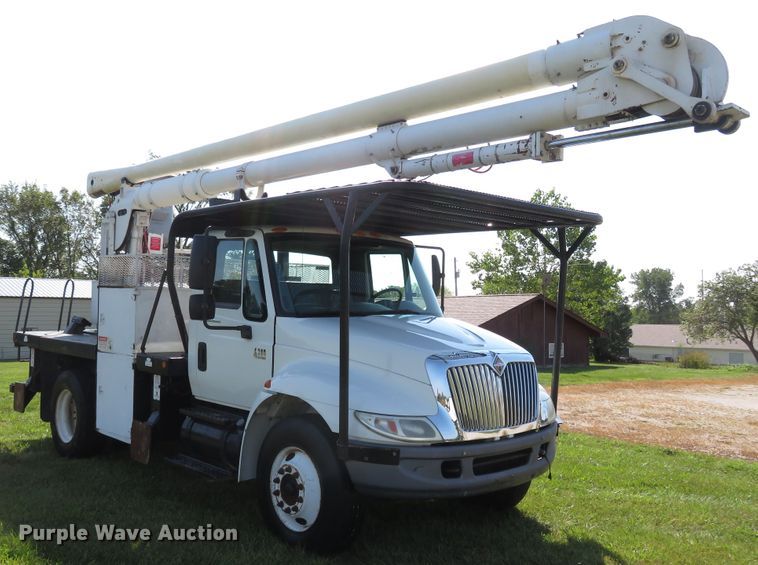 image for item FP9398 2005 International 4300  forestry bucket truck