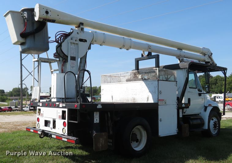 image for item FP9398 2005 International 4300  forestry bucket truck