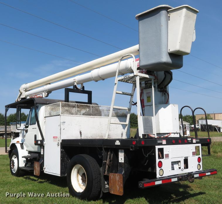 image for item FP9398 2005 International 4300  forestry bucket truck