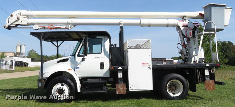 image for item FP9398 2005 International 4300  forestry bucket truck