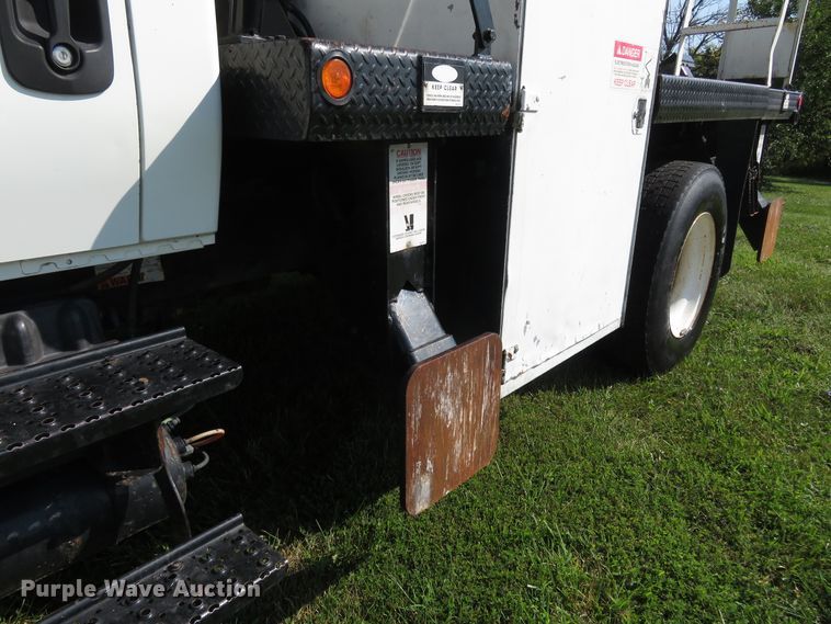 image for item FP9398 2005 International 4300  forestry bucket truck