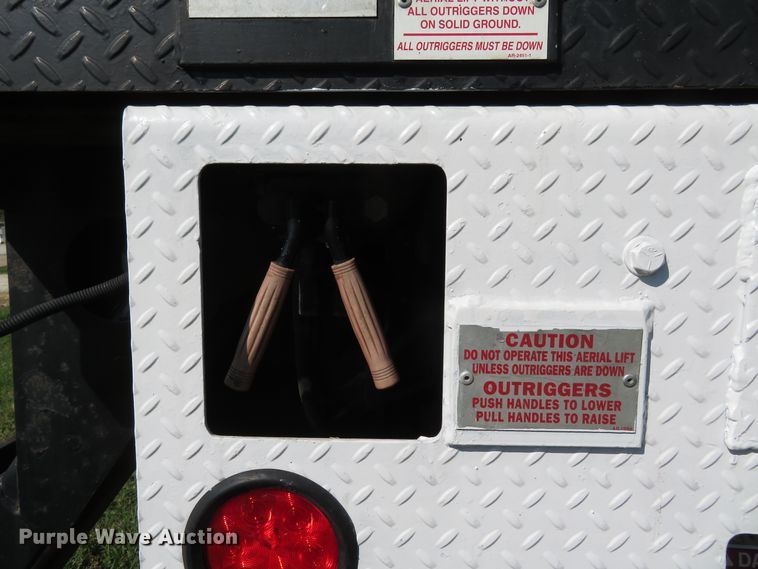 image for item FP9398 2005 International 4300  forestry bucket truck