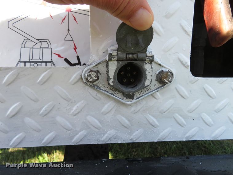 image for item FP9398 2005 International 4300  forestry bucket truck