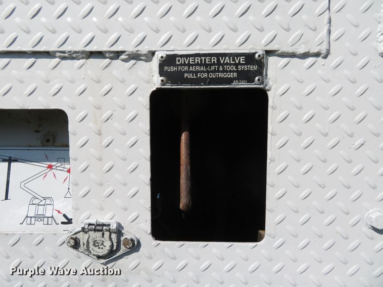 image for item FP9398 2005 International 4300  forestry bucket truck