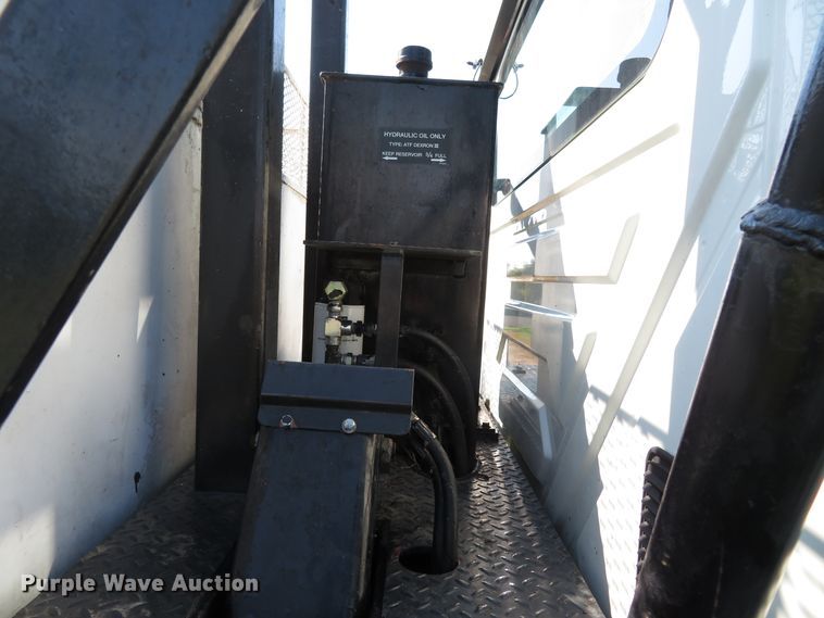 image for item FP9398 2005 International 4300  forestry bucket truck