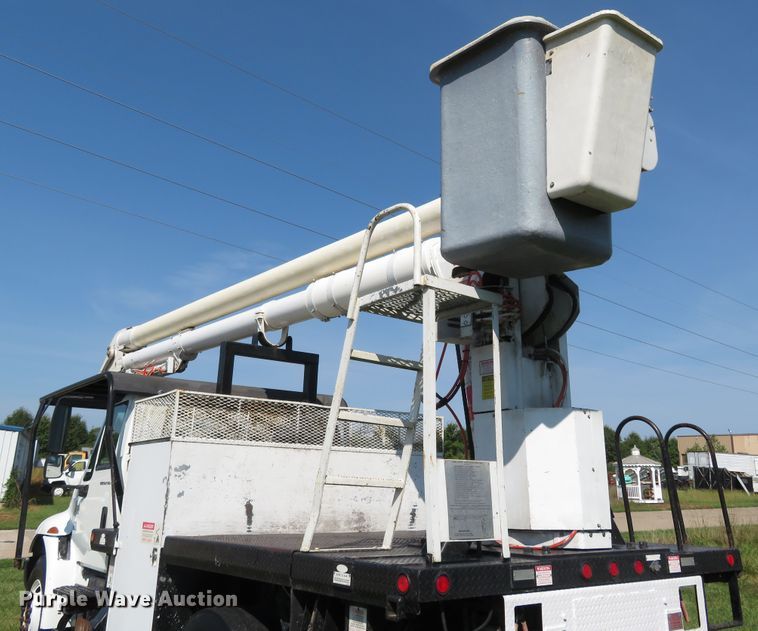 image for item FP9398 2005 International 4300  forestry bucket truck