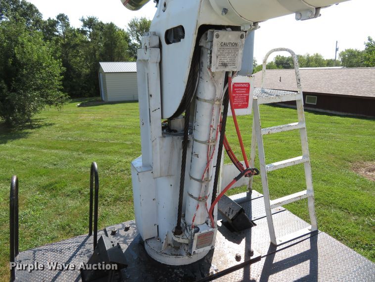 image for item FP9398 2005 International 4300  forestry bucket truck