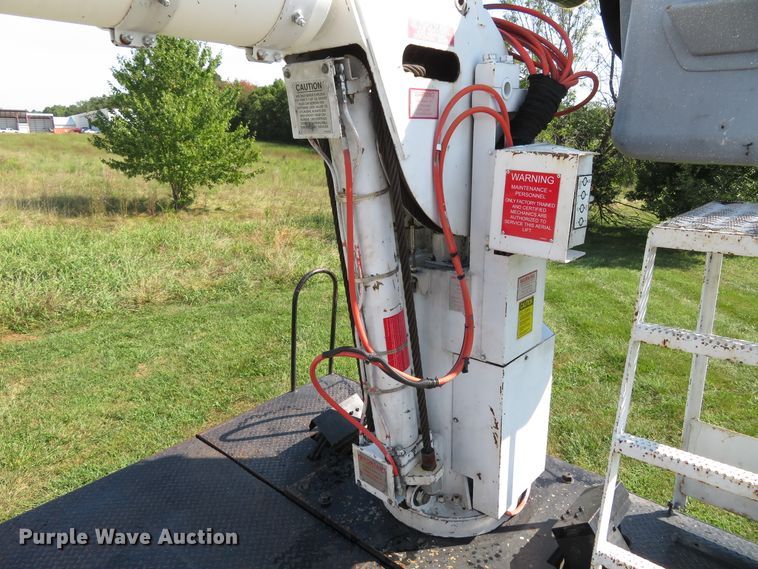 image for item FP9398 2005 International 4300  forestry bucket truck