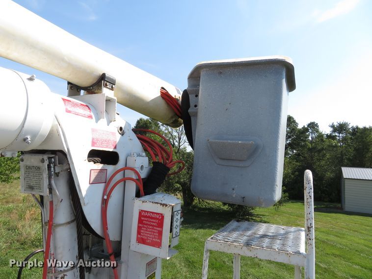 image for item FP9398 2005 International 4300  forestry bucket truck