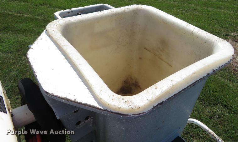 image for item FP9398 2005 International 4300  forestry bucket truck