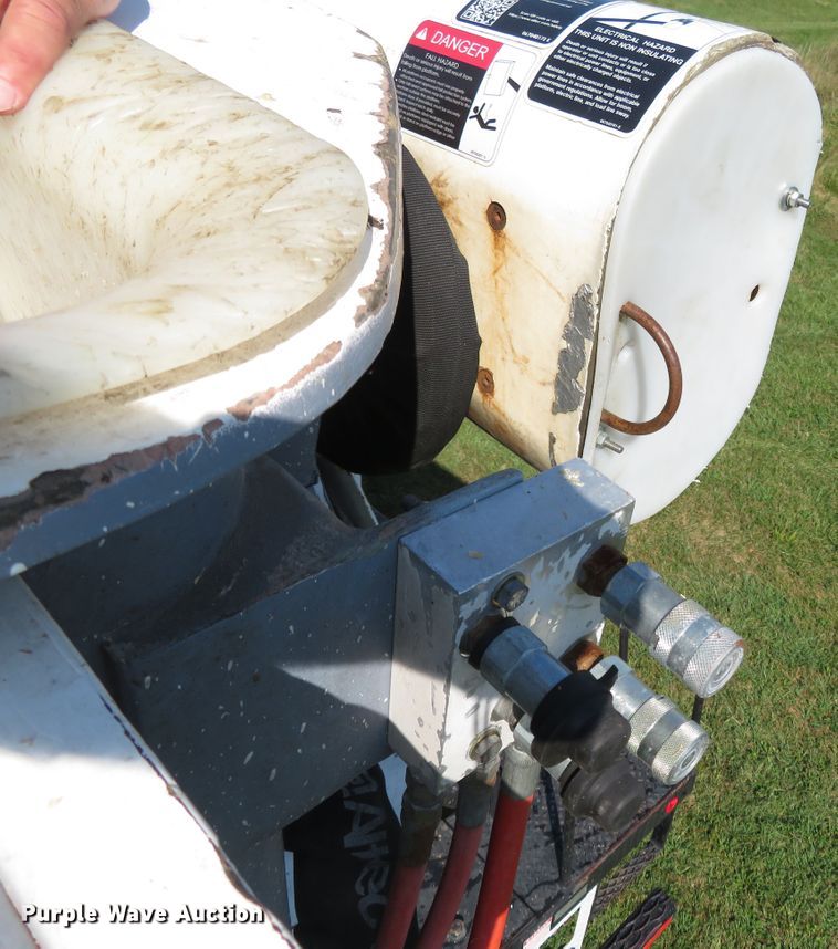 image for item FP9398 2005 International 4300  forestry bucket truck