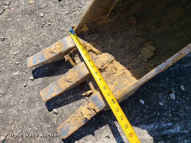 image for item IC9965 2015 Takeuchi TB230  mini excavator