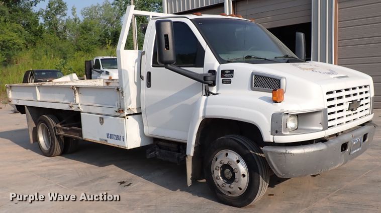 image for item IN9592 2005 Chevrolet C4500  flatbed truck