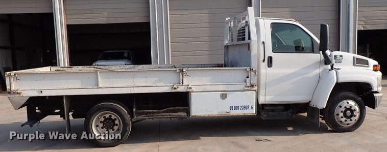 image for item IN9592 2005 Chevrolet C4500  flatbed truck