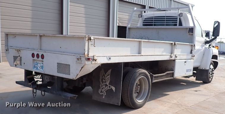 image for item IN9592 2005 Chevrolet C4500  flatbed truck