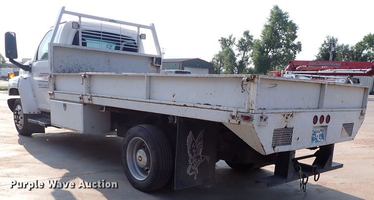 image for item IN9592 2005 Chevrolet C4500  flatbed truck