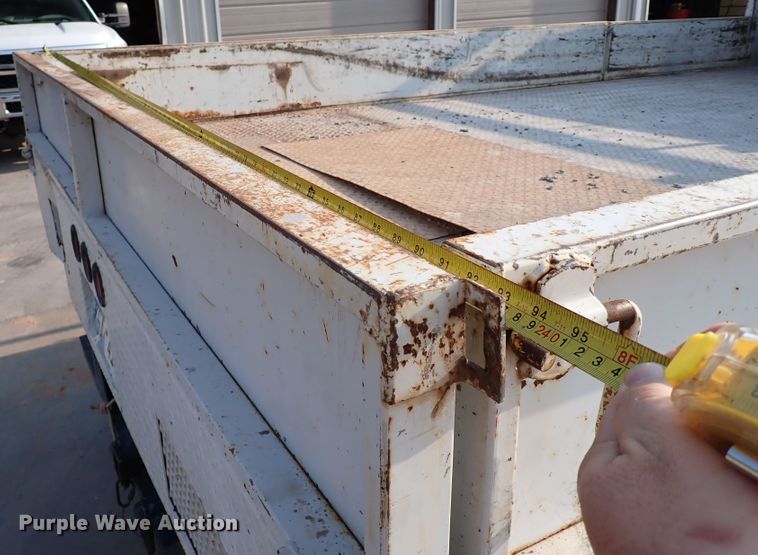 image for item IN9592 2005 Chevrolet C4500  flatbed truck