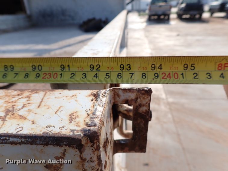 image for item IN9592 2005 Chevrolet C4500  flatbed truck