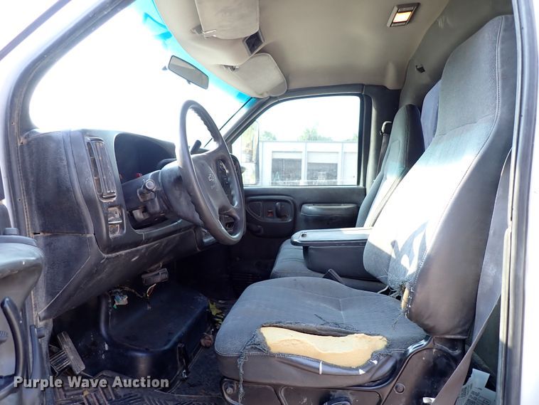 image for item IN9592 2005 Chevrolet C4500  flatbed truck