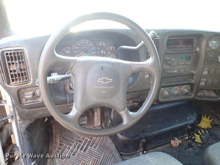 image for item IN9592 2005 Chevrolet C4500  flatbed truck