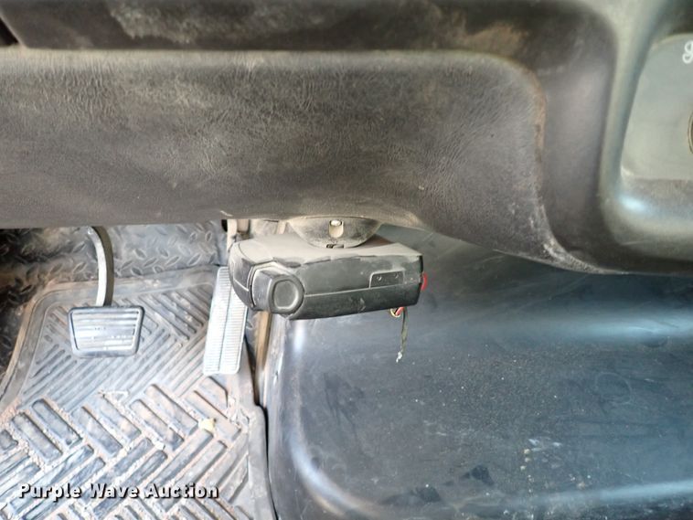 image for item IN9592 2005 Chevrolet C4500  flatbed truck