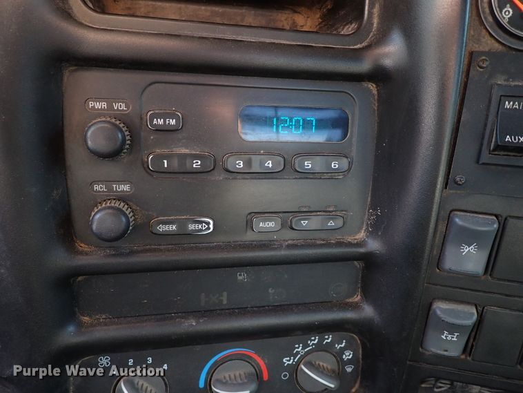 image for item IN9592 2005 Chevrolet C4500  flatbed truck