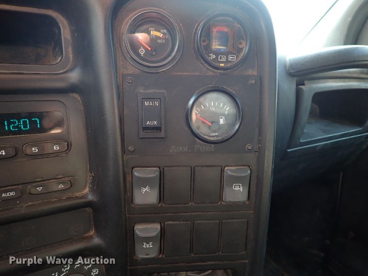 image for item IN9592 2005 Chevrolet C4500  flatbed truck