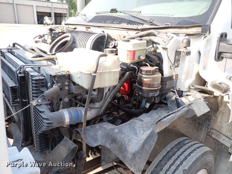 image for item IN9592 2005 Chevrolet C4500  flatbed truck