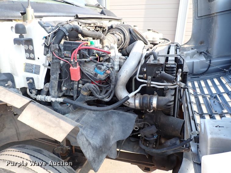 image for item IN9592 2005 Chevrolet C4500  flatbed truck