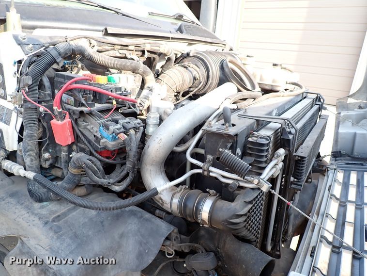 image for item IN9592 2005 Chevrolet C4500  flatbed truck