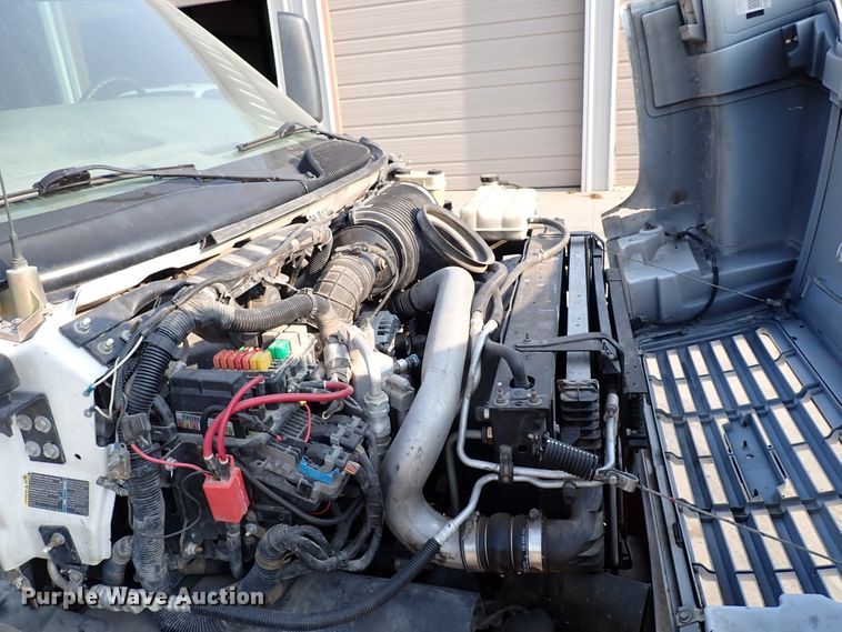 image for item IN9592 2005 Chevrolet C4500  flatbed truck