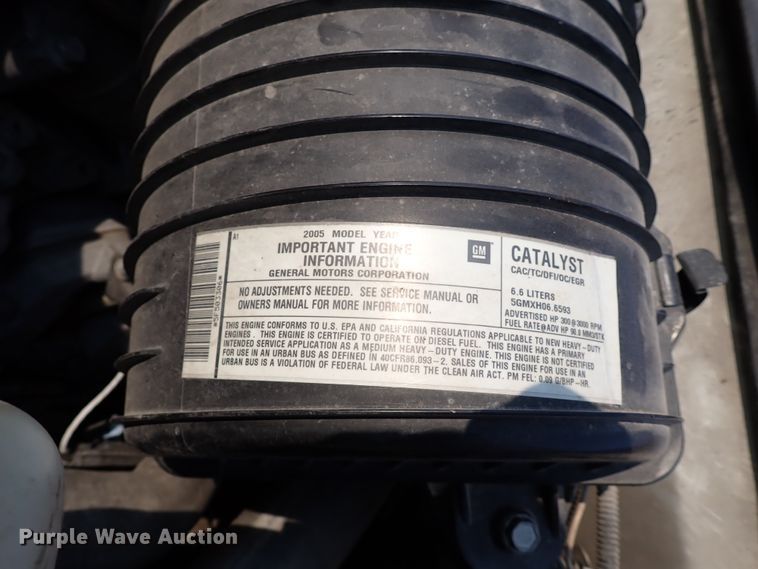 image for item IN9592 2005 Chevrolet C4500  flatbed truck