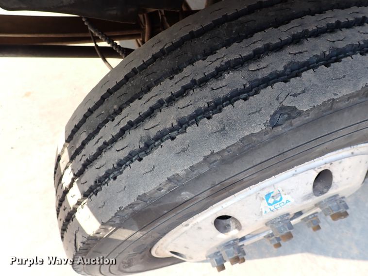 image for item IN9592 2005 Chevrolet C4500  flatbed truck