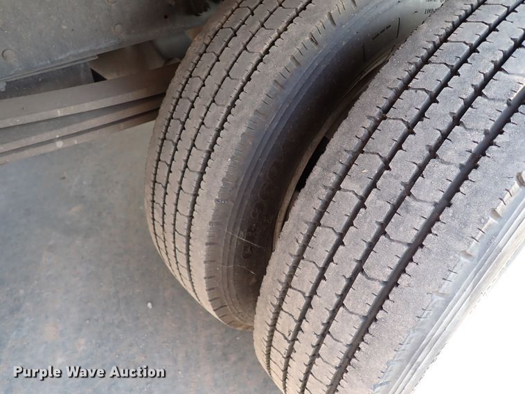 image for item IN9592 2005 Chevrolet C4500  flatbed truck